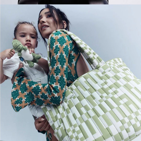 Beis Play Date Tote (Large/Spacious) - Picture 3 of 12